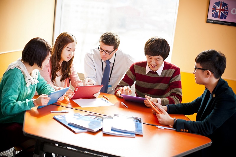 trung tâm tiếng anh giao tiếp cho người đi làm; 